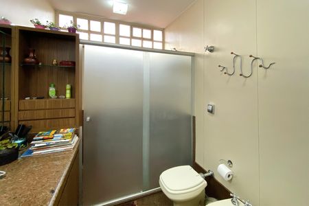 Casa à venda com 275m², 3 quartos e 4 vagasBanheiro