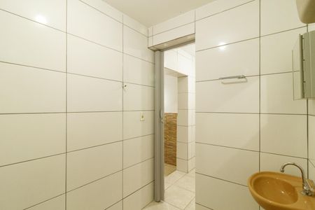 Banheiro de casa para alugar com 1 quarto, 30m² em Parque Casa de Pedra, São Paulo