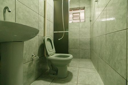 Banheiro de casa para alugar com 1 quarto, 40m² em Parque Casa de Pedra, São Paulo