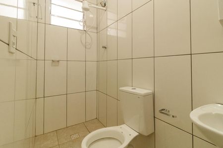 Banheiro de casa para alugar com 1 quarto, 40m² em Parque Casa de Pedra, São Paulo