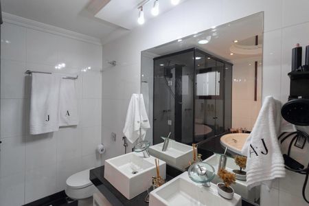 Casa à venda com 369m², 3 quartos e 5 vagasBanheiro da suíte 