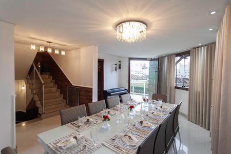 Casa à venda com 369m², 3 quartos e 5 vagasSala de jantar