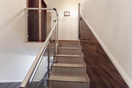 Casa à venda com 369m², 3 quartos e 5 vagasEscada