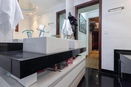 Casa à venda com 369m², 3 quartos e 5 vagasBanheiro da suíte 