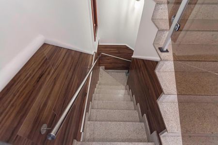 Casa à venda com 369m², 3 quartos e 5 vagasEscada