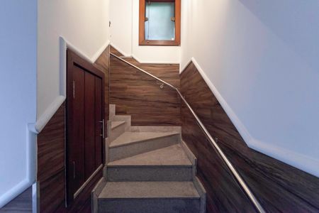 Casa à venda com 369m², 3 quartos e 5 vagasEscada