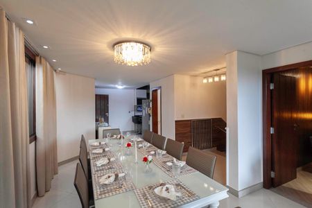 Casa à venda com 369m², 3 quartos e 5 vagasSala de jantar