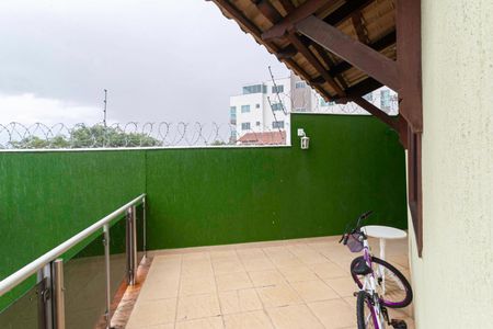 Casa à venda com 369m², 3 quartos e 5 vagasVaranda