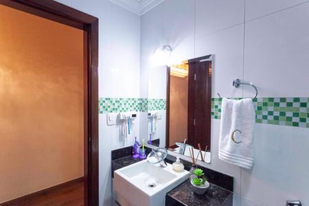 Casa à venda com 369m², 3 quartos e 5 vagasBanheiro social 2