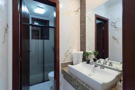 Casa à venda com 369m², 3 quartos e 5 vagasBanheiro social 1