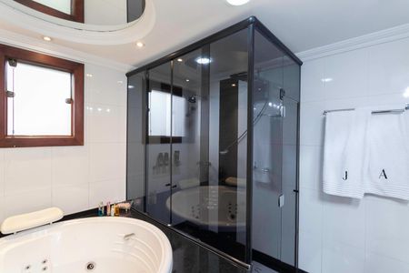 Casa à venda com 369m², 3 quartos e 5 vagasBanheiro da suíte 