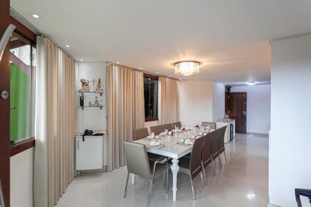 Casa à venda com 369m², 3 quartos e 5 vagasSala de jantar