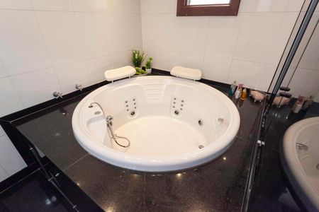 Casa à venda com 369m², 3 quartos e 5 vagasBanheiro da suíte 