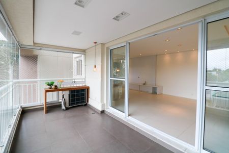 Apartamento para alugar com 3 quartos, 143m² em Santo Amaro, São Paulo