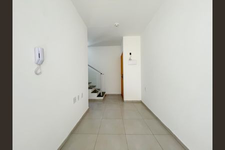 Sala de casa de condomínio à venda com 2 quartos, 52m² em Santa Maria, Osasco
