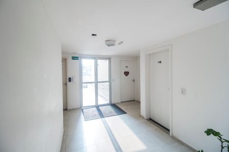 Entrada de apartamento para alugar com 3 quartos, 80m² em Vila Silviania, Carapicuíba