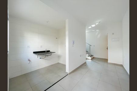 Sala de casa de condomínio à venda com 2 quartos, 52m² em Santa Maria, Osasco