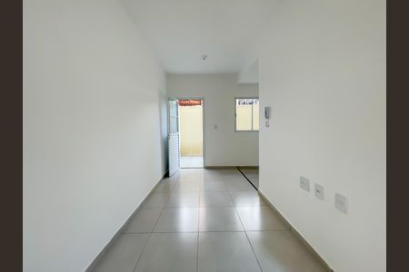 Sala de casa de condomínio à venda com 2 quartos, 52m² em Santa Maria, Osasco