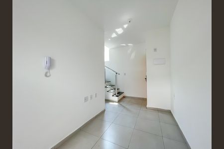 Casa de condomínio à venda com 52m², 2 quartos e 1 vagaSala