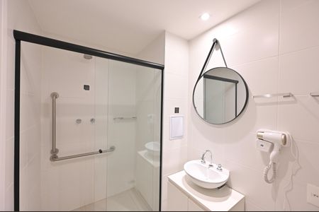 Banheiro Social de kitnet/studio para alugar com 1 quarto, 28m² em Vila Clementino, São Paulo