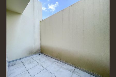 Casa de condomínio à venda com 52m², 2 quartos e 1 vagaQuintal