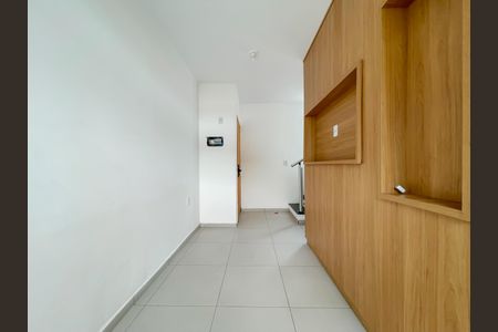 Sala de casa de condomínio à venda com 2 quartos, 52m² em Santa Maria, Osasco