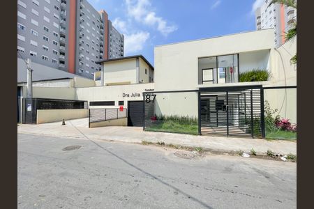 Casa de condomínio à venda com 52m², 2 quartos e 1 vagaFachada