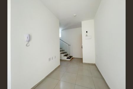 Casa de condomínio à venda com 52m², 2 quartos e 1 vagaSala