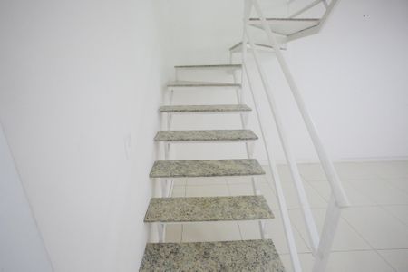 Casa para alugar com 120m², 3 quartos e 1 vagaEscada