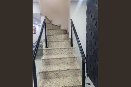 Escada de casa à venda com 2 quartos, 225m² em Jardim Guarará, Santo André