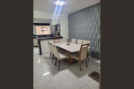 Casa à venda com 225m², 2 quartos e 2 vagasCozinha