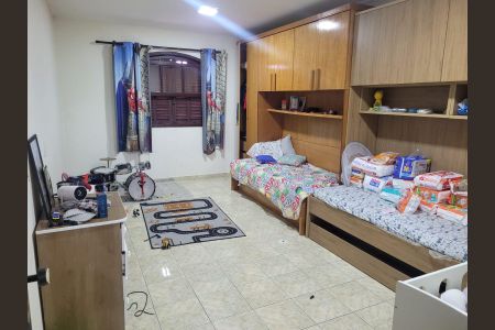 Casa à venda com 225m², 2 quartos e 2 vagasQuarto