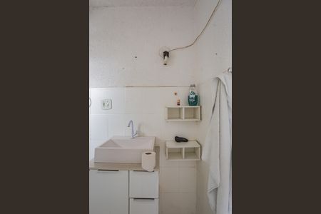 Banheiro de kitnet/studio para alugar com 1 quarto, 30m² em Aclimação, São Paulo