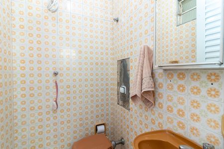 Casa à venda com 200m², 3 quartos e 2 vagas Casa à venda com 200m², 3 quartos e 2 vagasBanheiro de Serviço