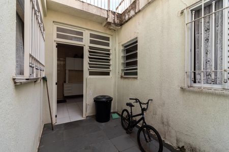 Casa à venda com 200m², 3 quartos e 2 vagas Casa à venda com 200m², 3 quartos e 2 vagasQuintal