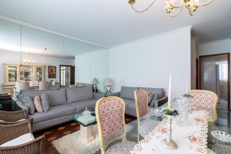 Casa à venda com 200m², 3 quartos e 2 vagas Casa à venda com 200m², 3 quartos e 2 vagasSala de Estar