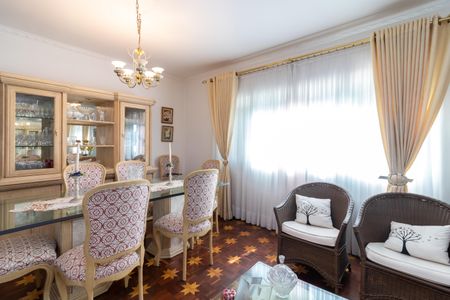 Casa à venda com 200m², 3 quartos e 2 vagas Casa à venda com 200m², 3 quartos e 2 vagasSala de Estar