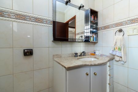 Casa à venda com 200m², 3 quartos e 2 vagas Casa à venda com 200m², 3 quartos e 2 vagasBanheiro 2