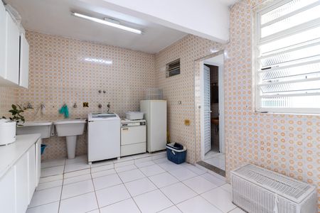 Casa à venda com 200m², 3 quartos e 2 vagas Casa à venda com 200m², 3 quartos e 2 vagasÁrea de Serviço