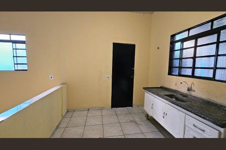 Cozinha de casa para alugar com 1 quarto, 30m² em Parque Guarani, Várzea Paulista