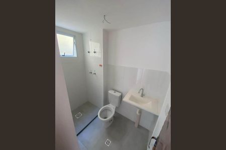 Banheiro de apartamento para alugar com 2 quartos, 44m² em Guaratiba, Rio de Janeiro