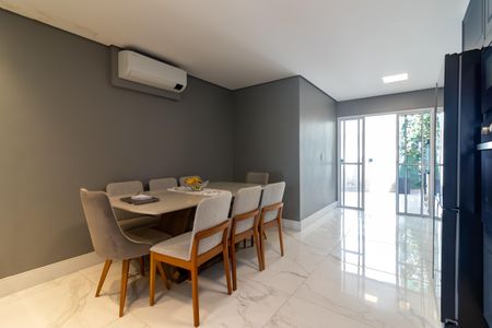 Casa à venda com 230m², 3 quartos e 4 vagas Casa à venda com 230m², 3 quartos e 4 vagasSala de Jantar