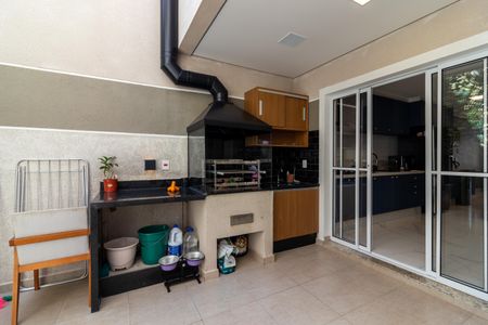 Casa à venda com 230m², 3 quartos e 4 vagas Casa à venda com 230m², 3 quartos e 4 vagasQuintal