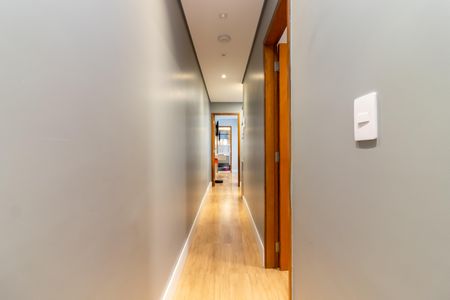 Casa à venda com 230m², 3 quartos e 4 vagas Casa à venda com 230m², 3 quartos e 4 vagasCorredor dos Quartos