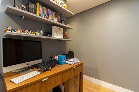 Casa à venda com 230m², 3 quartos e 4 vagas Casa à venda com 230m², 3 quartos e 4 vagasEscritório