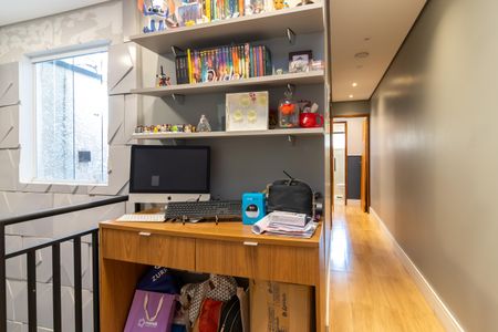 Casa à venda com 230m², 3 quartos e 4 vagas Casa à venda com 230m², 3 quartos e 4 vagasEscritório