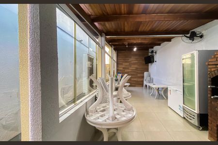 Casa de condomínio à venda com 51m², 2 quartos e 1 vaga Casa de condomínio à venda com 51m², 2 quartos e 1 vagaÁrea comum