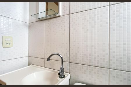 Casa de condomínio à venda com 51m², 2 quartos e 1 vaga Casa de condomínio à venda com 51m², 2 quartos e 1 vagaBanheiro