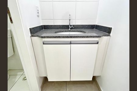 Apartamento para alugar com 55m², 2 quartos e 1 vaga Apartamento para alugar com 55m², 2 quartos e 1 vagaBanheiro 1