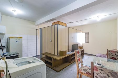 Sala e cozinha de casa para alugar com 1 quarto, 30m² em Vila da Saúde, São Paulo